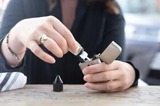 Отвратительное исследование показало, что электронные сигареты в 3000 раз грязнее сиденья унитаза