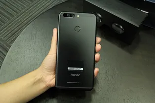 Huawei выпустит смартфон без рамок