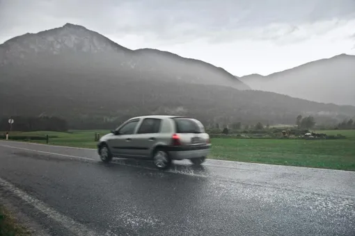 renault clio in the rain renault clio in the rain