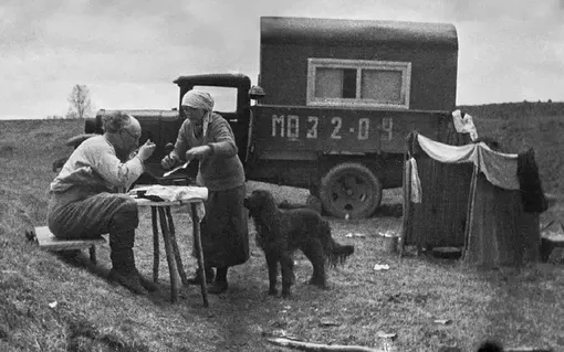 Пришвинский ГАЗ-АА некоторые источники называют первым частным автодомом в СССР. Михаил Пришвин и его ГАЗ-АА