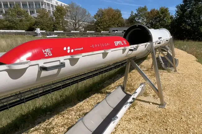 Первую в мире междугородную Hyperloop-линию планирует строить Илон Маск