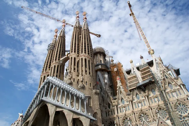 Полвека работ позади: в Испании завершили строительство самого высокого храма в мире