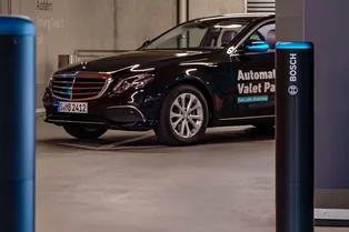 Mercedes-Benz отказывается от парковщиков Mercedes-Benz отказывается от парковщиков