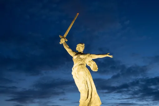 История памятника «Родина-мать»: как его строили и кто стал прообразом статуи История памятника «Родина-мать»: как его строили и кто стал прообразом статуи