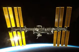 Российским космонавтам стало жарко на МКС Российским космонавтам стало жарко на МКС