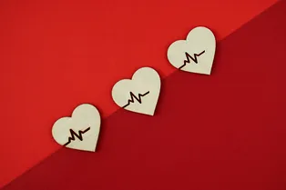 Инсульт в 30–35 лет: как организм подает сигналы, которые игнорируют Инсульт в 30–35 лет: как организм подает сигналы, которые игнорируют