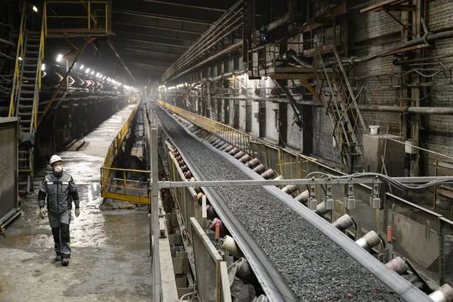 «Напиши рецепт металлургического бутерброда»: появилась первая профессиональная MetalGPT-1