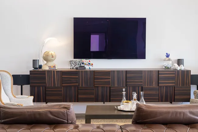 Минус визуальный шум: 6 способов скрыть провода от телевизора