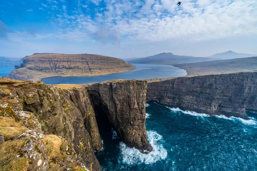 Сёрвогсватн озеро над океаном