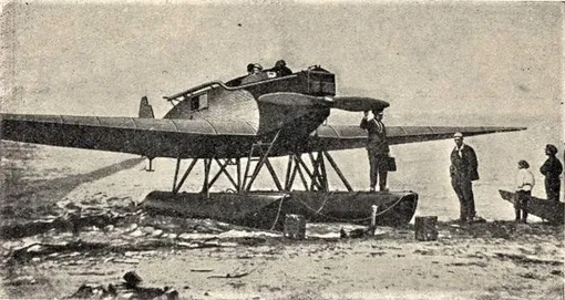 Самолет авиаотряда «Правда» старое фото