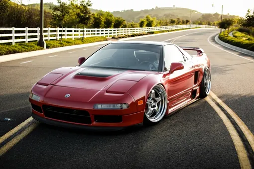 Суперкар с солнечным характером: чем удивляет культовая Honda NSX