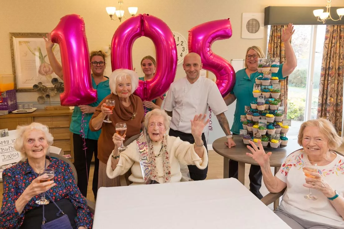 105-летняя англичанка поделилась 2 советами долголетия