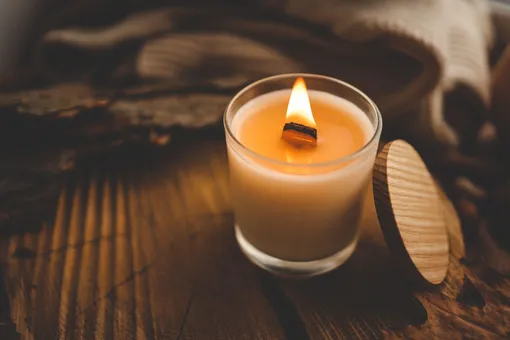 Свеча с деревянным фитилем Свеча с деревянным фитилем