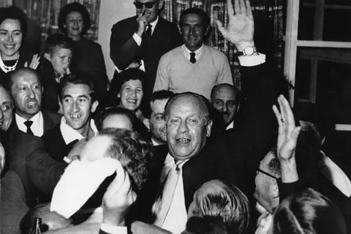 Неоднозначный герой: история Оскара Шиндлера, немецкого промышленника, спасшего более 1000 евреев во время Холокоста Неоднозначный герой: история Оскара Шиндлера, немецкого промышленника, спасшего более 1000 евреев во время Холокоста