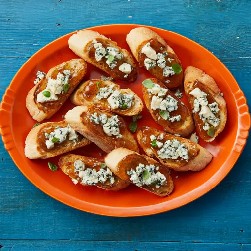 брускетта фото новогодняя закуска рецепт бутерброды сыр с плесенью