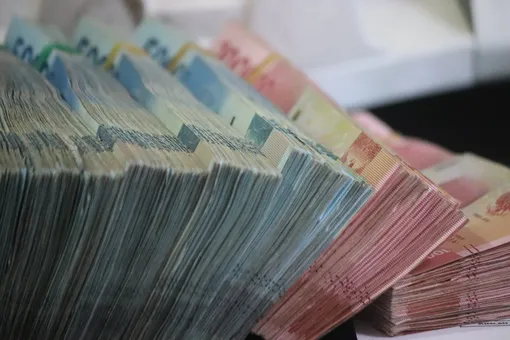 пачки денег пачки денег