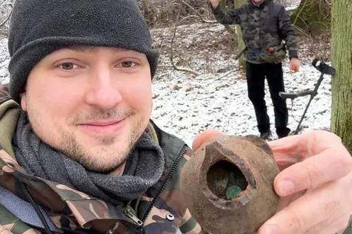 Археологи нашли в польском лесу сотни монет из Средневековья Археологи нашли в польском лесу сотни монет из Средневековья