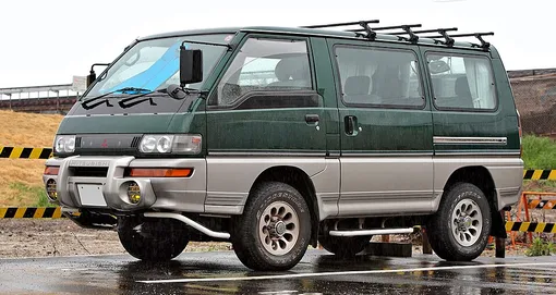 «Мягкий куб» Mitsubishi Delica Star Wagon «Мягкий куб» Mitsubishi Delica Star Wagon зеленый