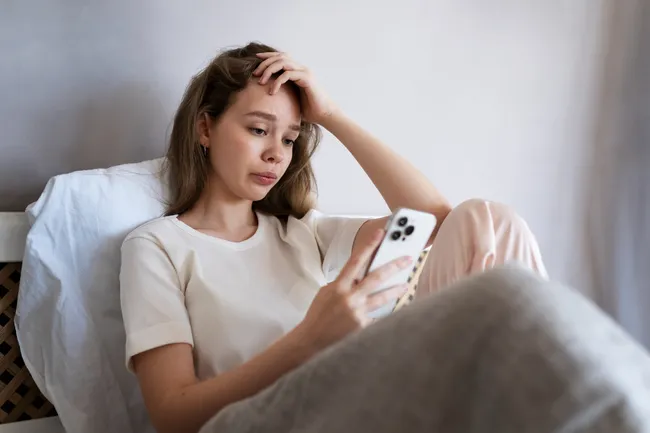 Не повторять: ученые выяснили, почему следить за соцсетями бывшего партнера опасно для здоровья