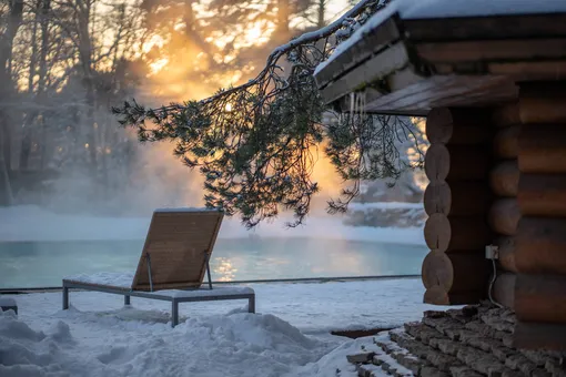 А если не хочется уезжать куда-то на ночь, можно найти спа-центры с отрытым бассейном и различными банями с почасовой оплатой. А если не хочется уезжать куда-то на ночь, можно найти спа-центры с отрытым бассейном и различными банями с почасовой оплатой.