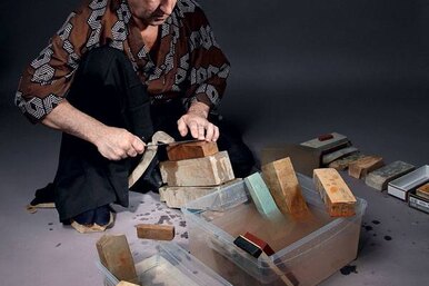 Опытный мастер раскрыл секрет идеальной заточки кухонных ножей