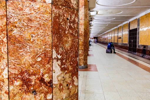 Крымский мрамор, станция «Красносельская»