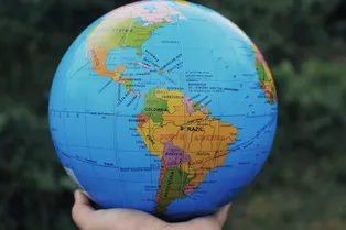 Флаг, столица, контур: сможете ли вы назвать 3 страны?