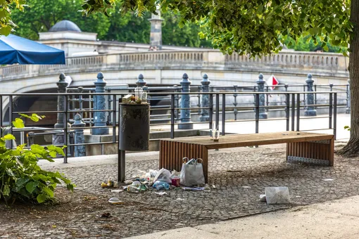 Почему в метро нет урн