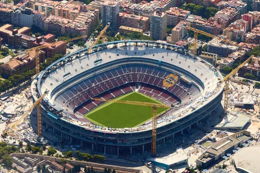 Стадион Camp Nou на реконструкции, фото от июня 2026 года. При открытии к названию арены добавится именование главного спонсора - Spotify. Стадион Camp Nou на реконструкции, фото от июня 2026 года. При открытии к названию арены добавится именование главного спонсора - Spotify.