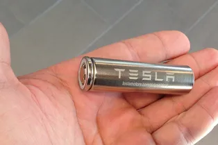 Как устроена батарея электромобиля Tesla?