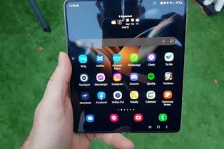 Складные смартфоны — в народ: почему вам стоит обновиться на фолд?