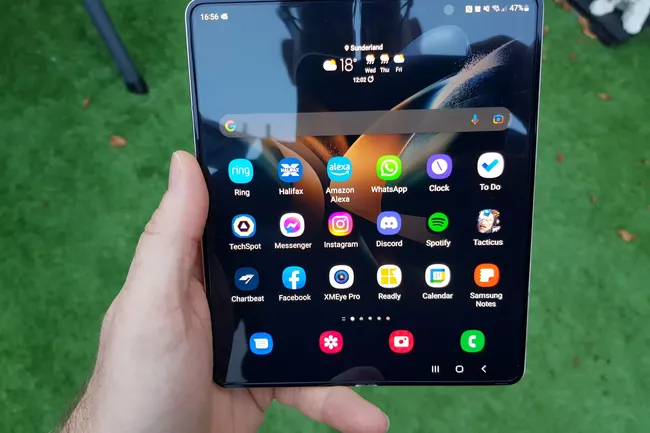 Складные смартфоны — в народ: почему вам стоит обновиться на фолд?