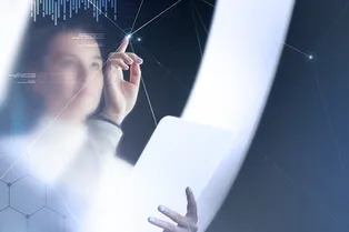 Золото из металла, поездка на «ноутбуке» и дом из труб: самые необычные открытия и изобретения