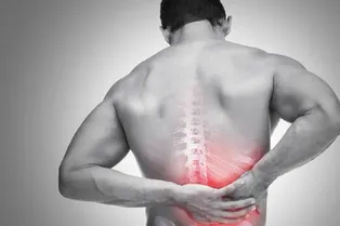 Почему у вас болит поясница — причин 4