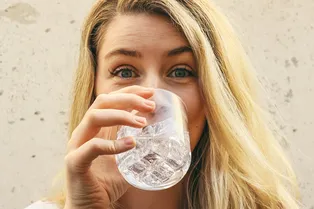 Ученые: редкие запои в молодости могут способствовать карьерному успеху Ученые: редкие запои в молодости могут способствовать карьерному успеху