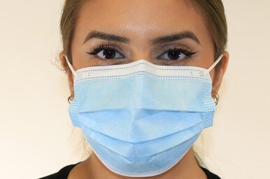 Какой стороной к лицу нужно носить медицинскую маску? Есть ли большая разница?