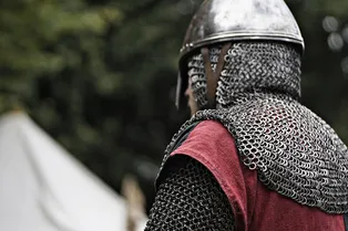 Кольчуга против алебарды: историческая броня против современной Кольчуга против алебарды: историческая броня против современной