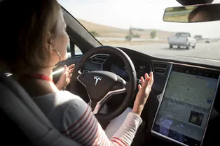 «Автопилот» Tesla снова устроил аварию «Автопилот» Tesla снова устроил аварию