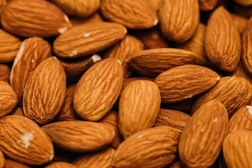 Как 15–20 миндальных орехов в день помогают снизить «плохой» холестерин