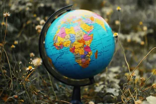 Три испытания для знатоков географии: столица, флаг и контурная карта. Проверьте себя!