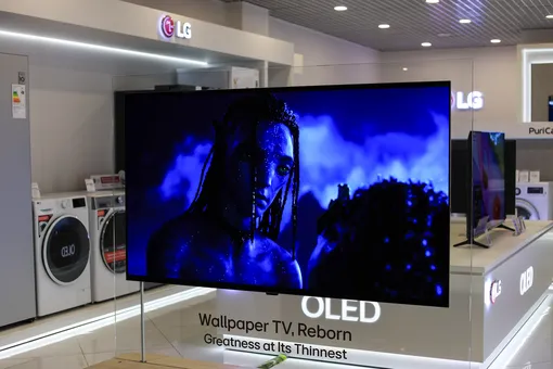 Просмотр фильма на LG OLED evo W6 Просмотр фильма на LG OLED evo W6
