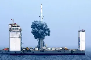 Китайцы начали строить плавучий космодром