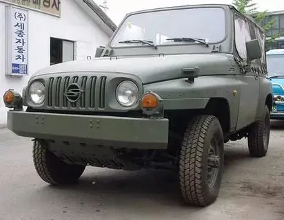 Внешность, конечно, на любителя, но очень узнаваемая. ssangyong korando военная версия