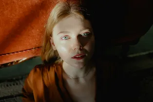 Узнайте, как цвет глаз связан с привлекательностью! Интересные факты о генетике и отношениях