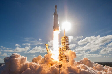 Falcon Heavy отвезет на Луну ровер, который будет искать залежи льда для будущих колонистов