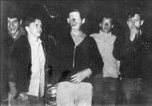 Рэймонд Робинсон иногда проводил время с подростками, которые приезжали навестить его. / Рэймонд Робинсон иногда проводил время с подростками, которые приезжали навестить его. /