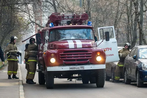 пожарная машина на вызове пожарная машина на вызове