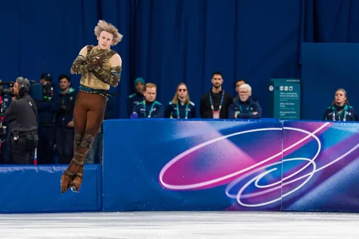 Илья Малинин делает четвертной прыжок. Олимпиада 2026.