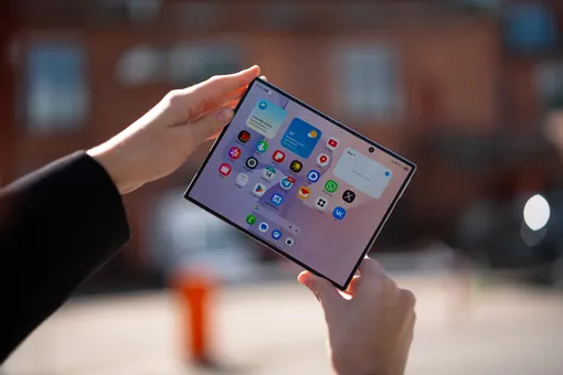 Внутренний экран Fold8 Внутренний экран Fold8