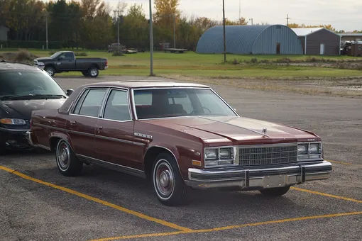 Buick Electra Park Avenue brown